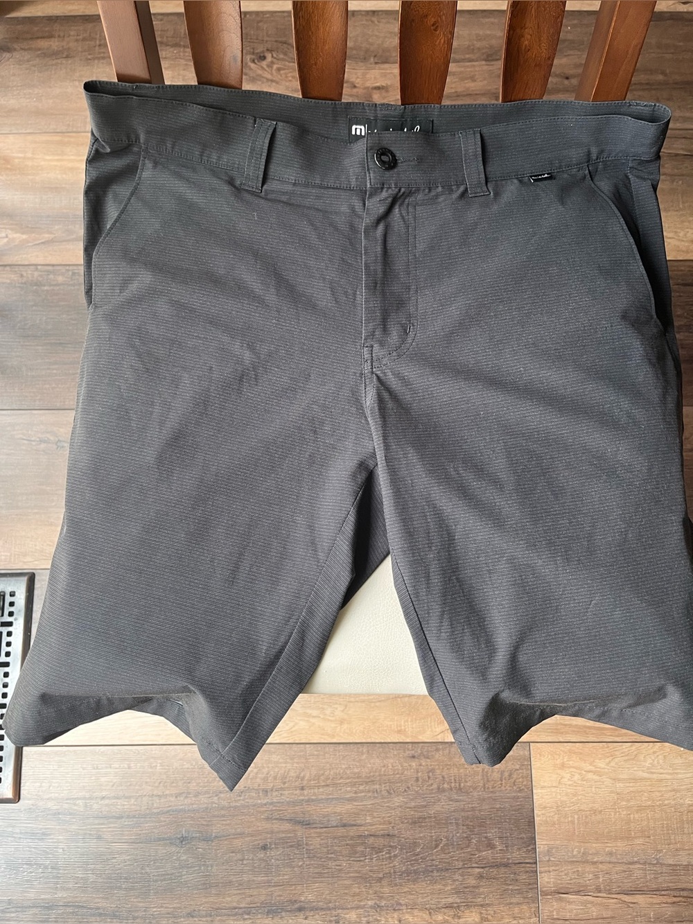 Travis Mathew Men’s Steel Grey Golf Short! 33”waist, 11”inch inseam!